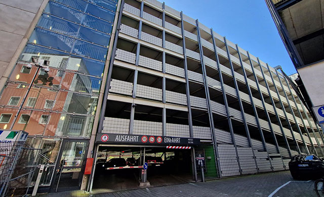 Einfahrt Parkhaus