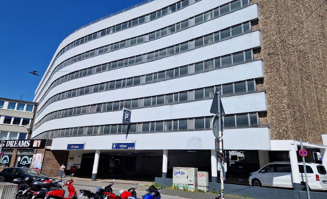 Einfahrt Parkeinrichtung