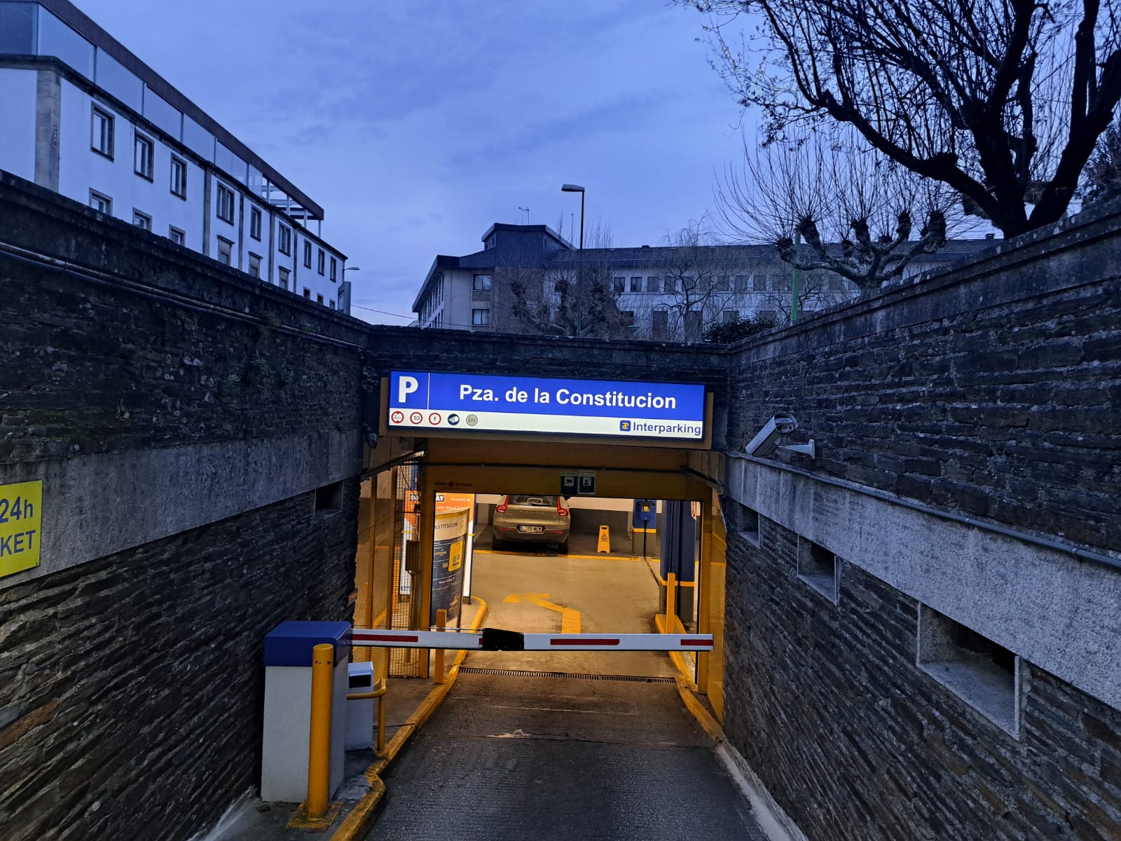 car park  right in the historic centre, ideal for visits and local tourism.