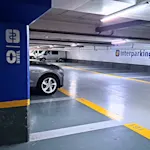 car park close to monuments, shops and the cathedral, ideal for tourists.