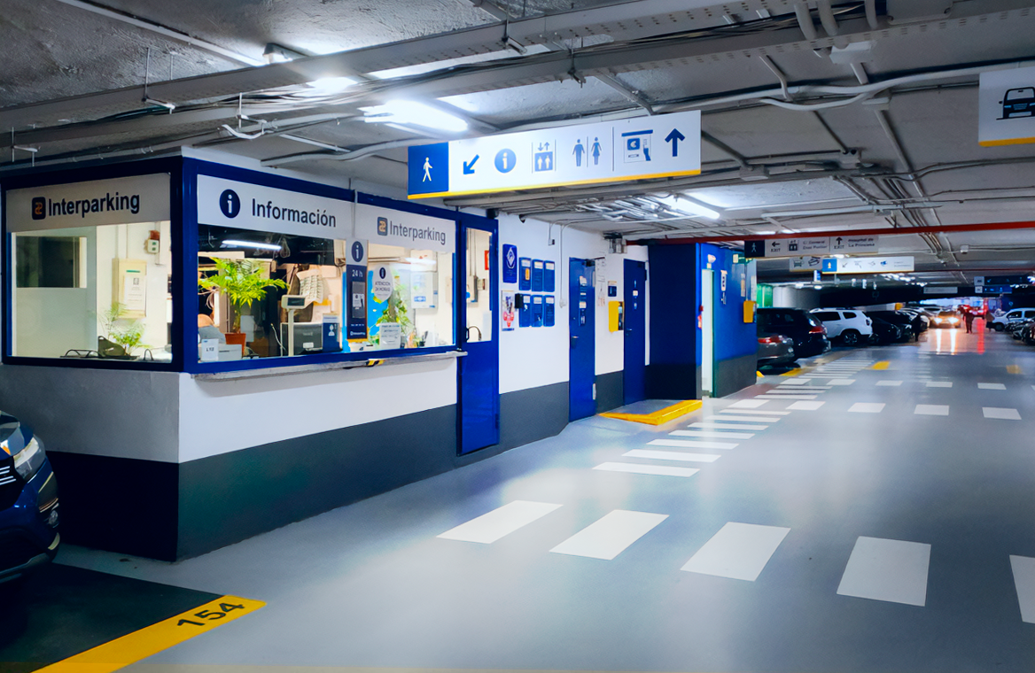 car park  right in the historic centre, ideal for visits and local tourism.