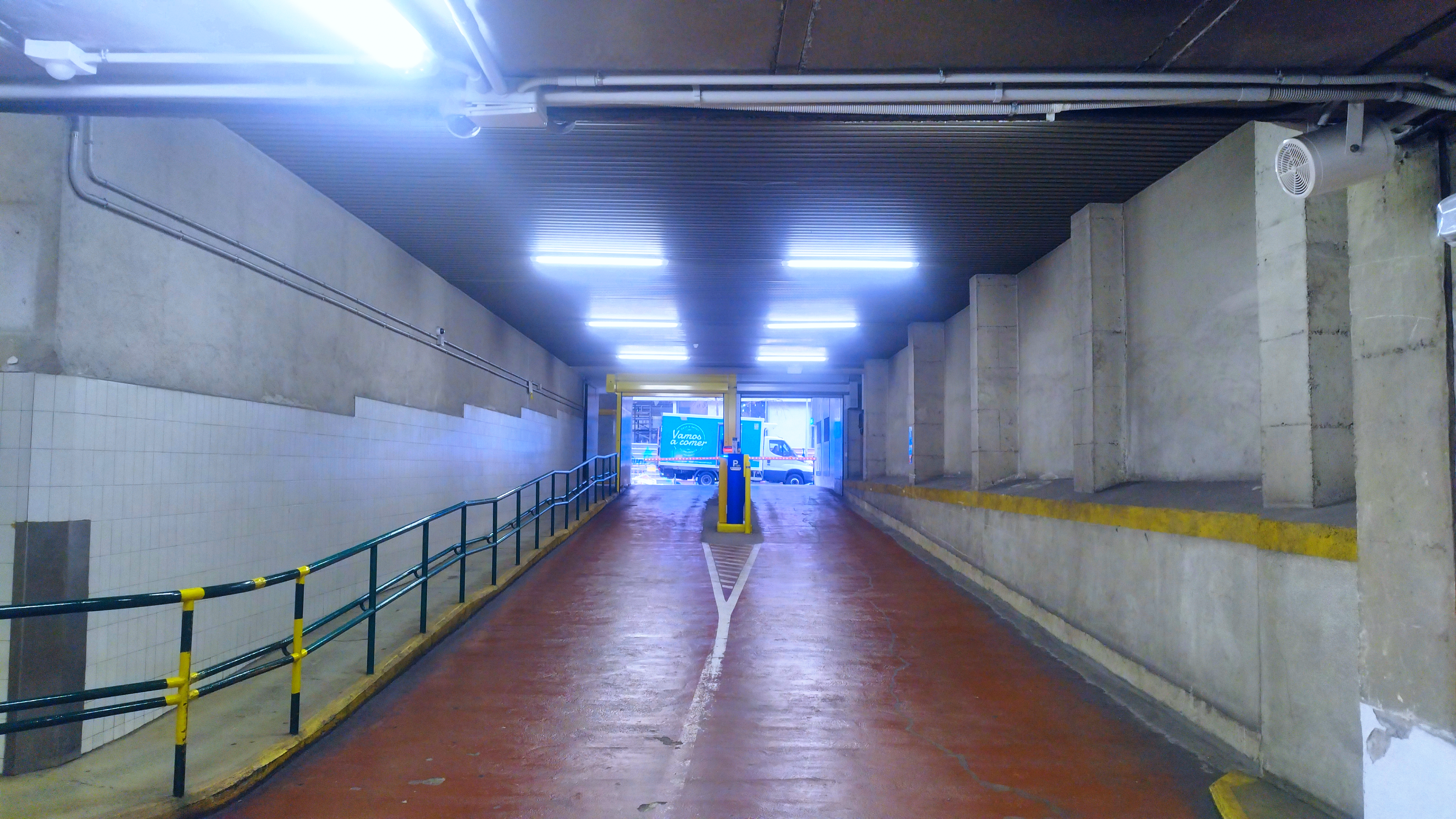 car park  close to monuments, shops and the cathedral, ideal for tourists.