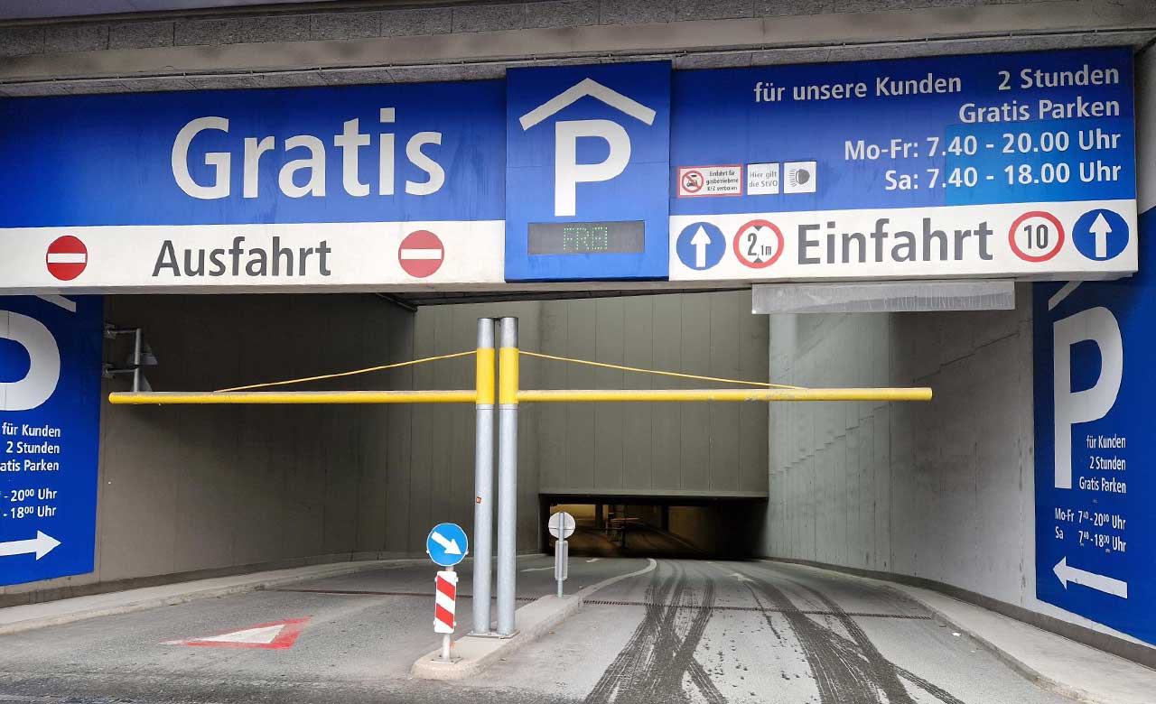 Parkplatz Lehen IM 34 Interspar in Salzburg