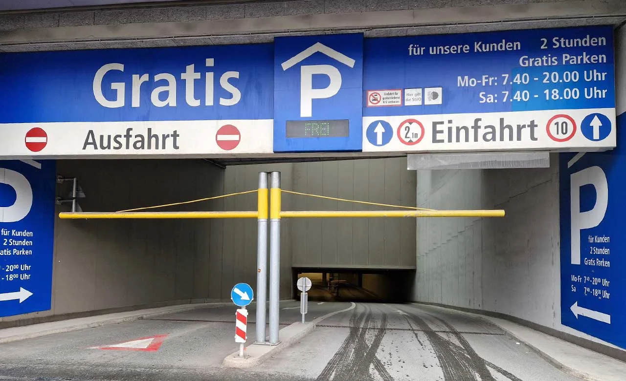 Parkplatz Lehen IM 34 Interspar in Salzburg