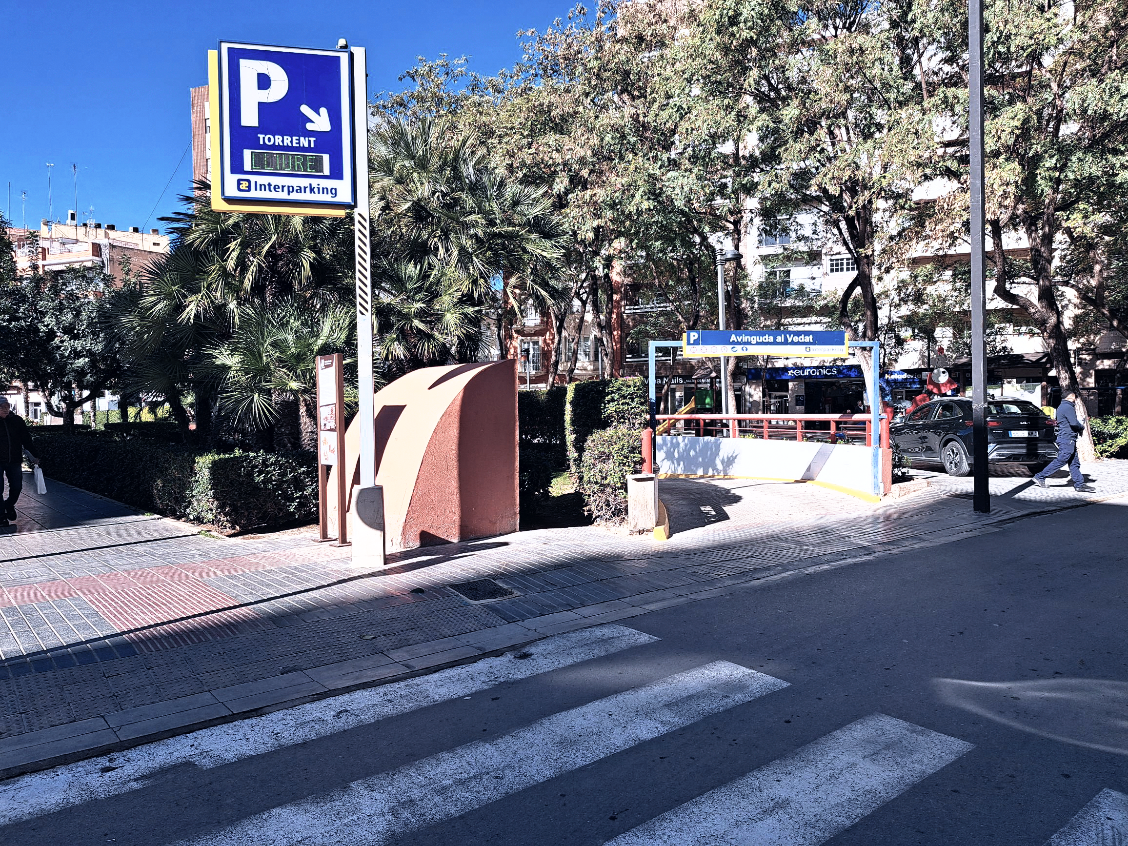 car park convenient, secure and ideally located near the city centre and healthcare services.