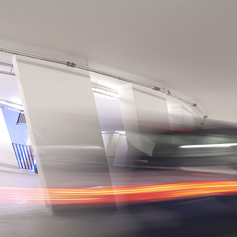 Contipark Mitarbeiter die telefonieren