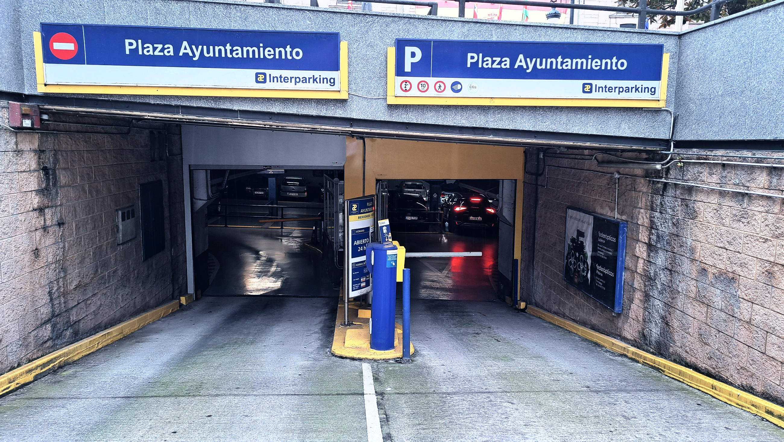 car park  close to monuments, shops and the cathedral, ideal for tourists.