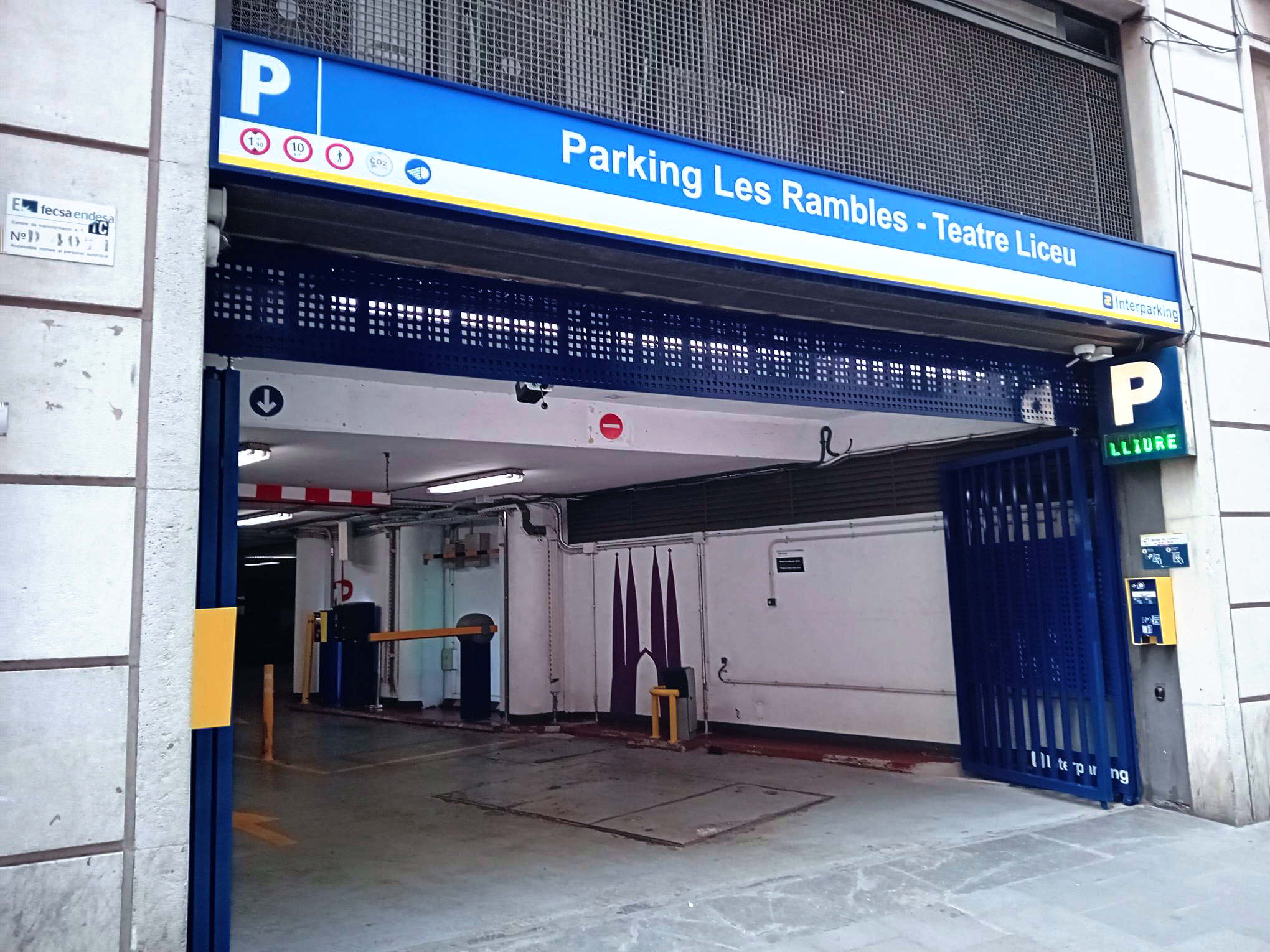 car park convenient, secure and ideally located near the city centre and healthcare services.