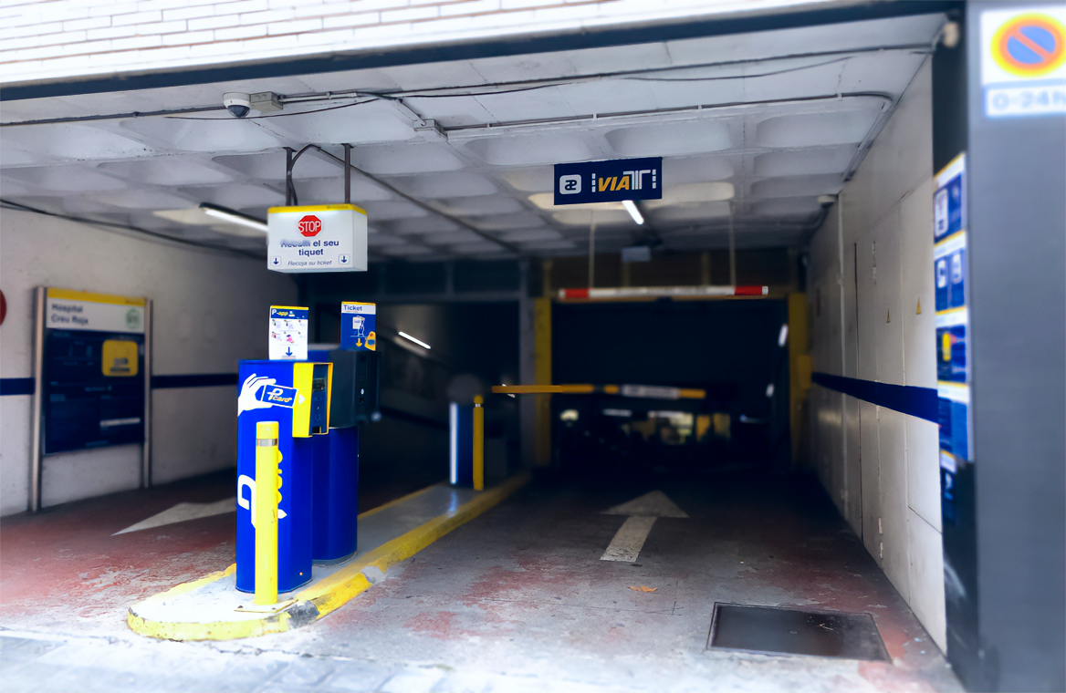 car park  close to monuments, shops and the cathedral, ideal for tourists.