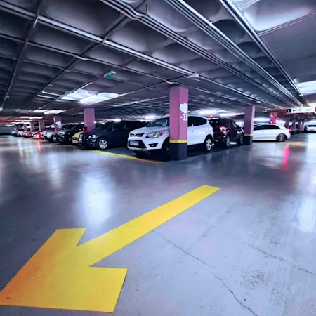 car park right in the historic centre, ideal for visits and local tourism.