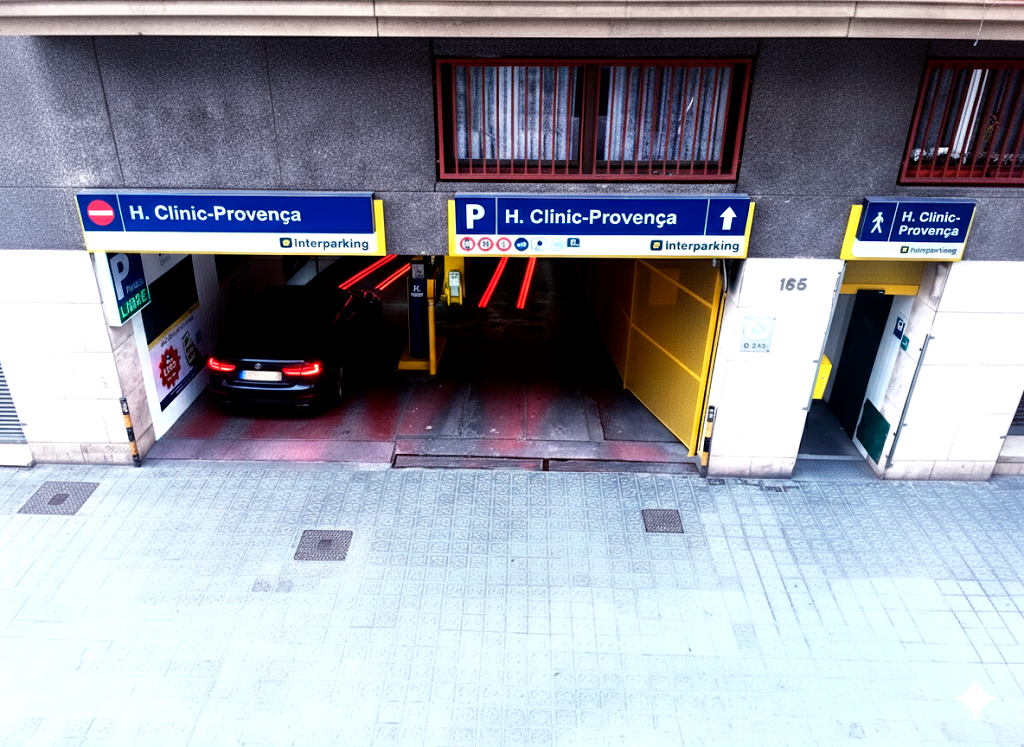 car park  close to monuments, shops and the cathedral, ideal for tourists.