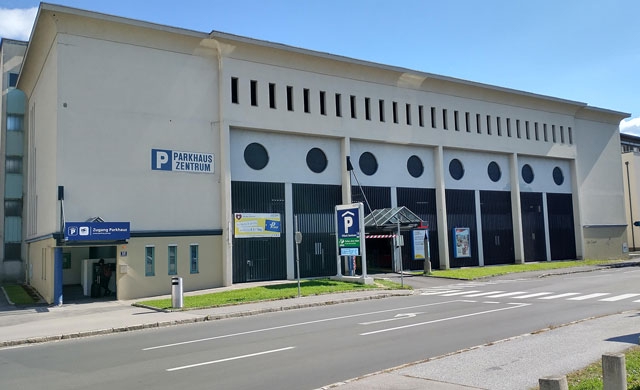 Parkhaus Zemtraum Villach Außenansicht