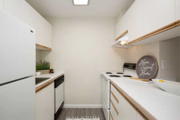 Photo of kitchen area at Casa Blanca apartments.
