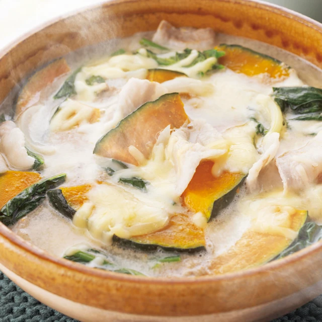 ほくほくかぼちゃと豚肉のとろーりチーズごま豆乳鍋