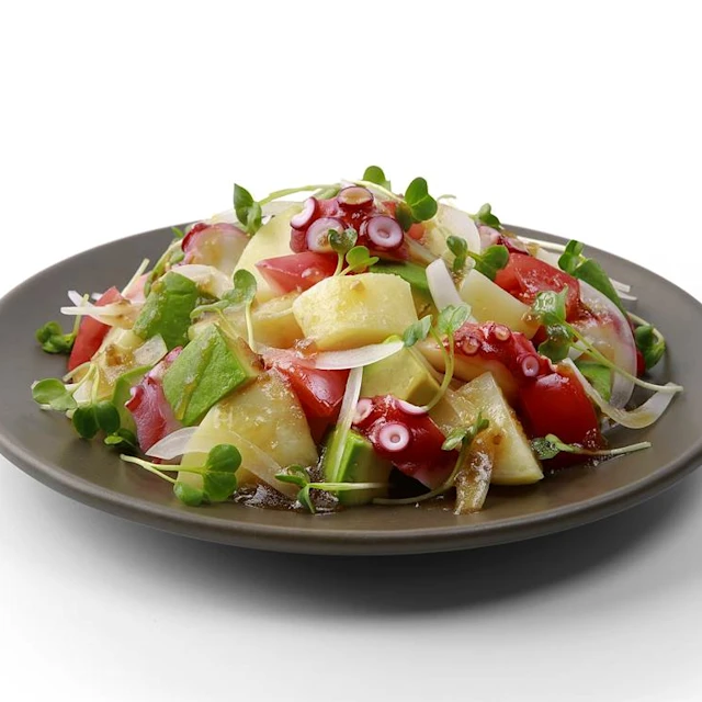 たことアボカドとじゃがいものサラダ