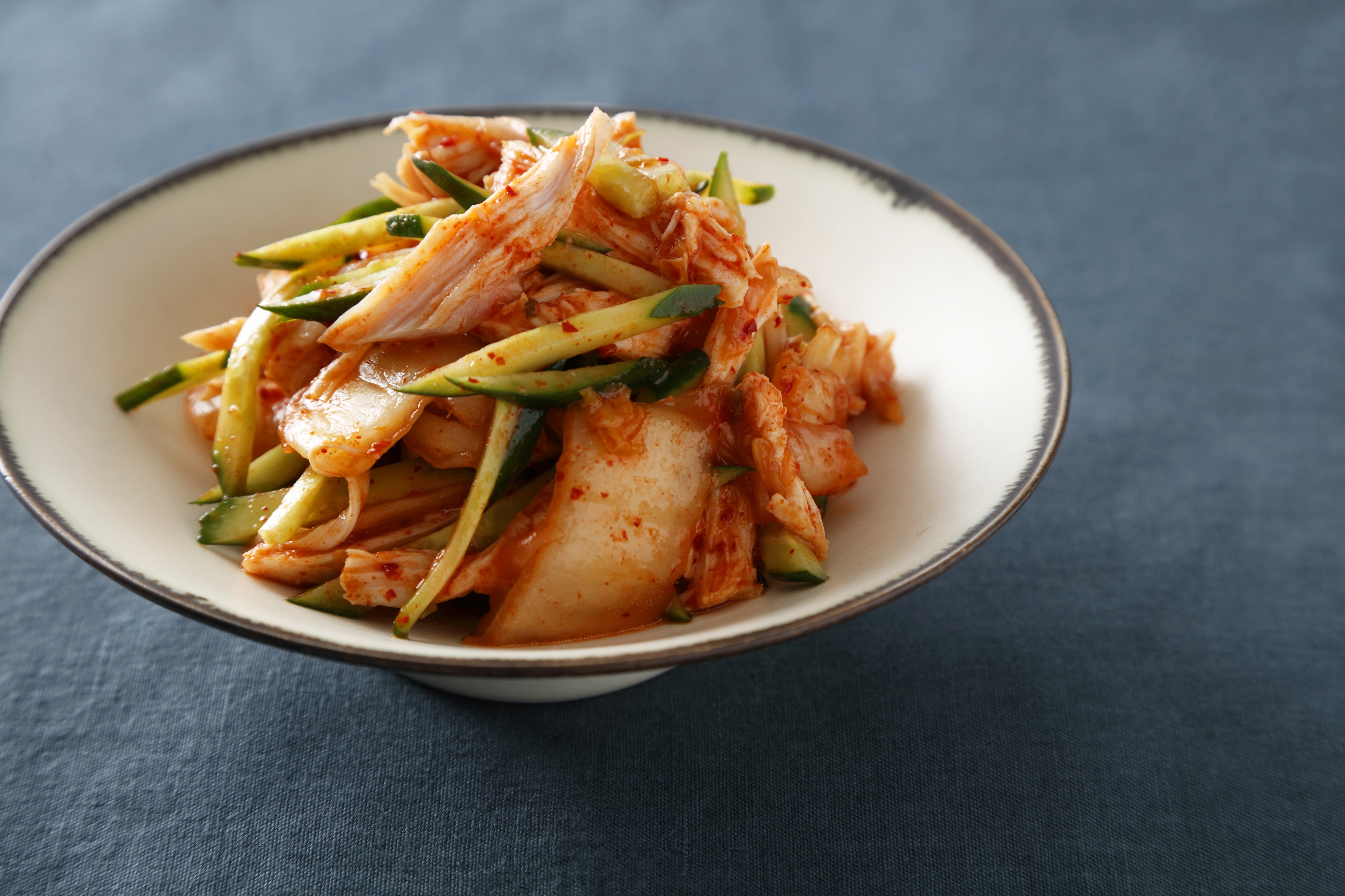 サラダチキンのキムチ和え