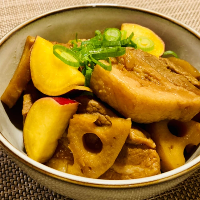 根菜と黒豚の甘辛煮