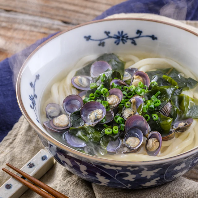 しじみとわかめの白だしうどん