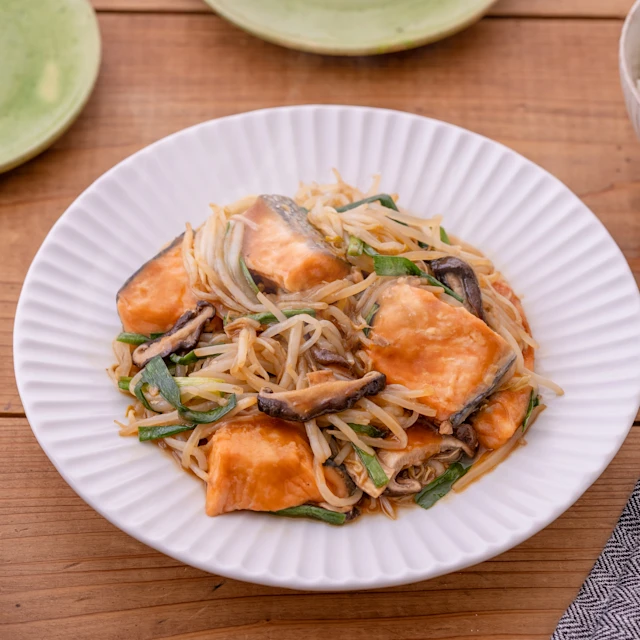 鮭ともやしの中華蒸し