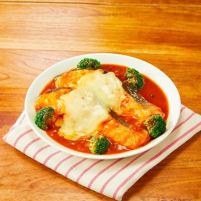サーモンのトマトチーズ煮