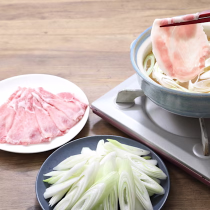 スープも味わうどっさりねぎ豚しゃぶしゃぶ