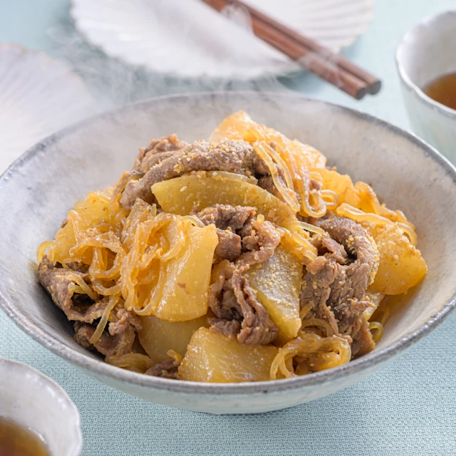 大根と牛肉のごま味噌こんにゃく煮