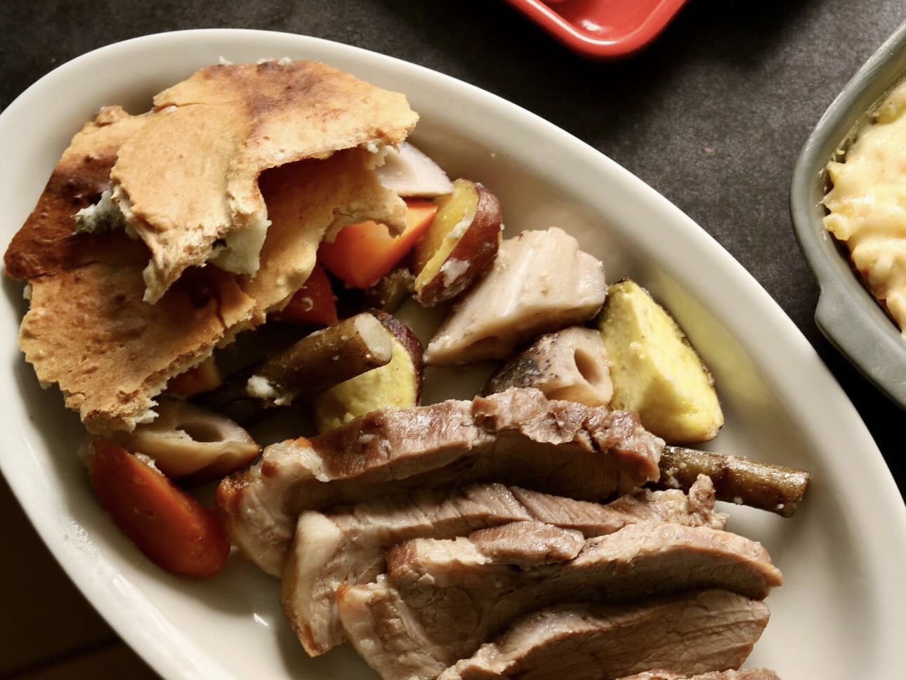 豚肉の塩釜焼き