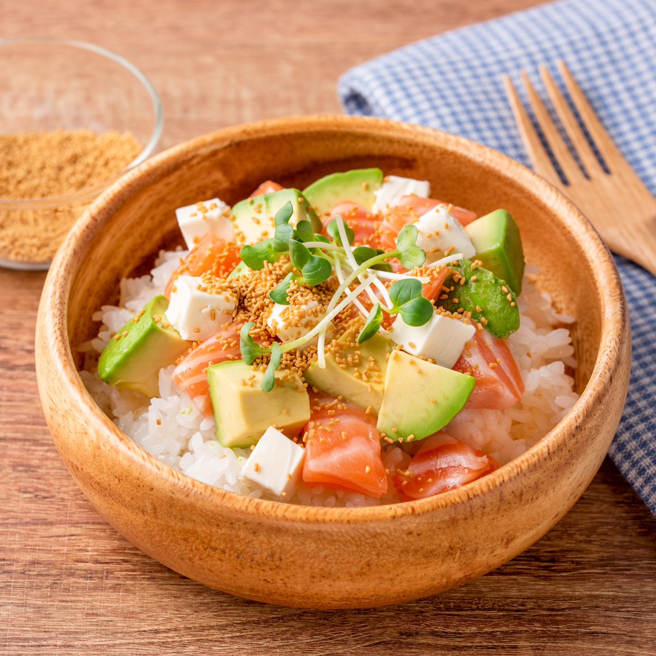 クリーミーアボカドサーモン丼