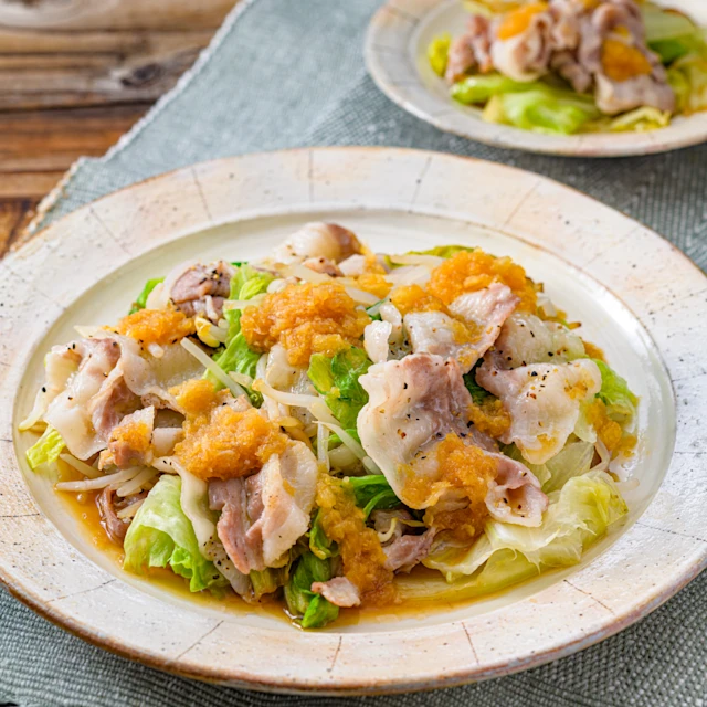 香味だれで食べる!豚肉のもやしレタス蒸し