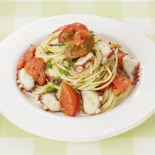 たことトマトのバジルパスタ