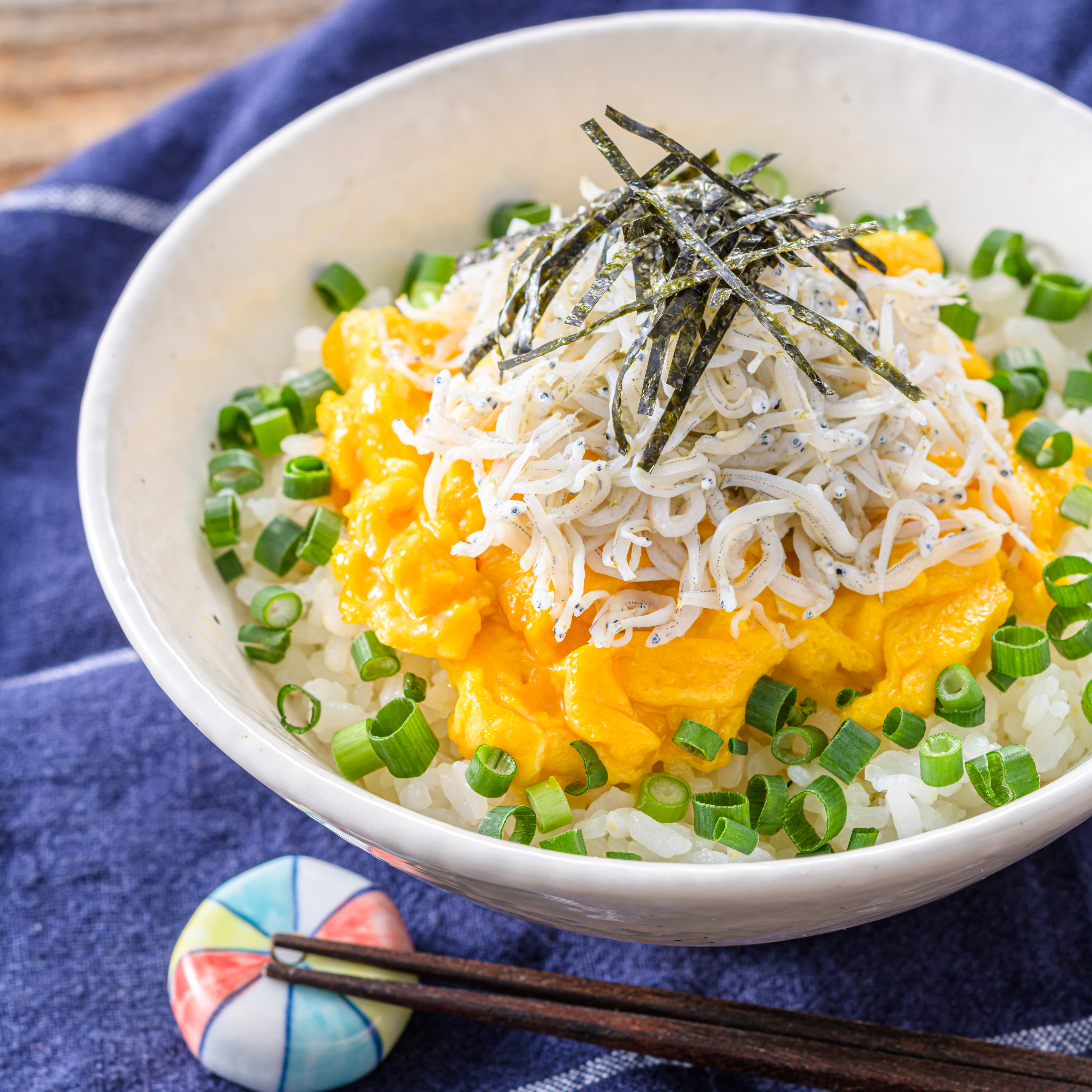 しらすと炒り卵丼ぶり
