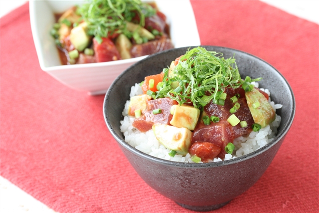 まぐろとアボカドのトマトタルタル