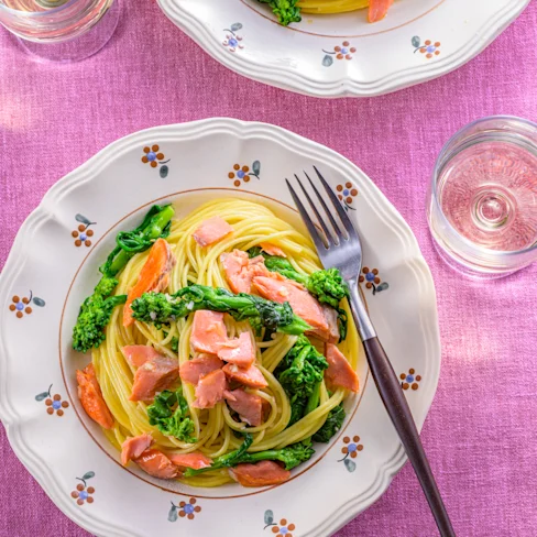 焼き鮭と菜の花の塩オイルパスタ