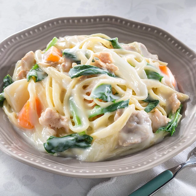 シチューをリメイク ツナとほうれん草のパスタ