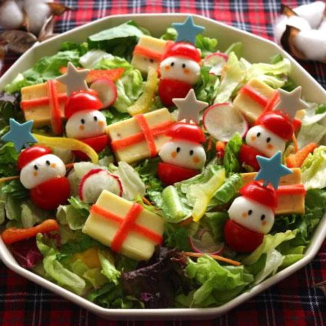 ちびサンタとXmasプレゼントのサラダ