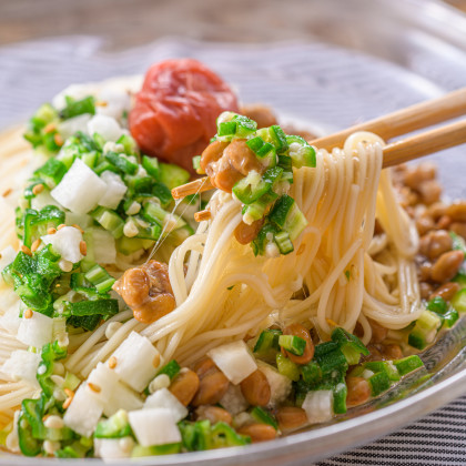 きざみオクラと梅干しのさっぱりそうめん