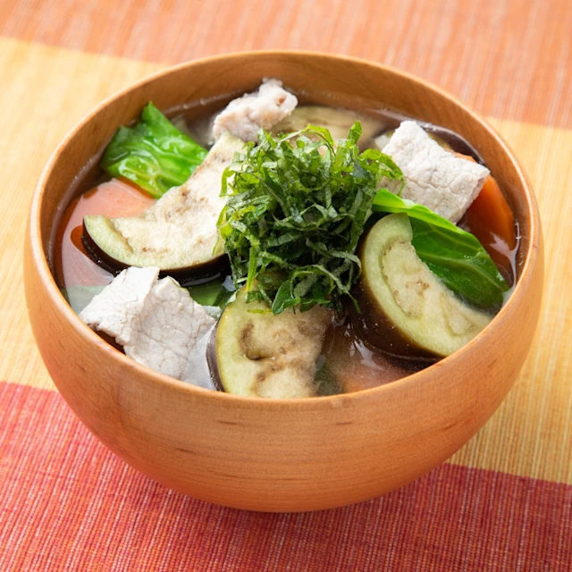 しそ香る!なすと豚肉のみそ汁