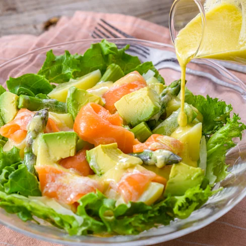 サーモンとレタスの彩サラダ