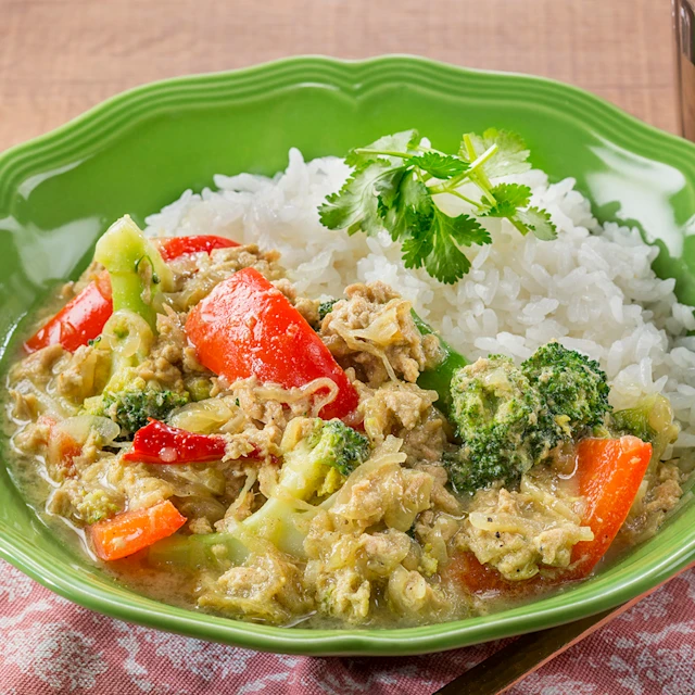 レンジで作るツナ缶のグリーンカレー風スパイスカレー