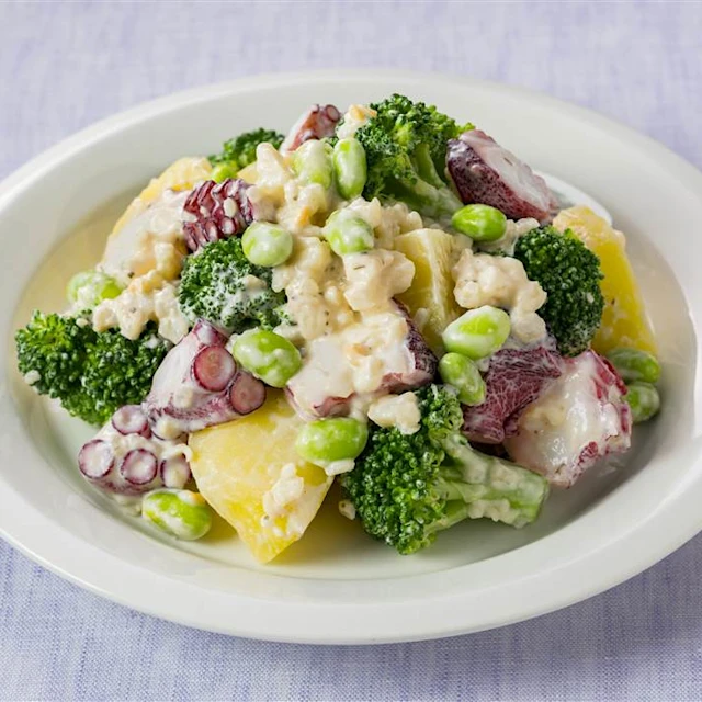 たことブロッコリーのレモタルサラダ