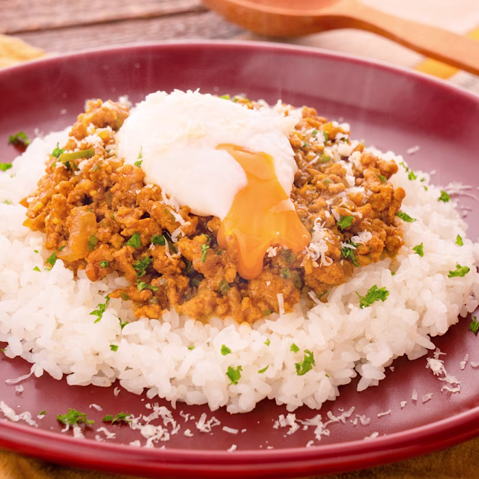 とろり卵のせ、ひき肉とピーマンのドライカレー