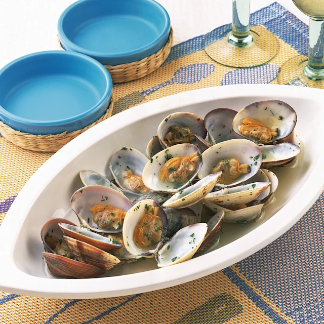あさりのワイン蒸しバジル風味