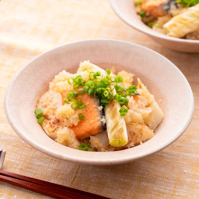 鮭と長芋のめんつゆ生姜おろし和え