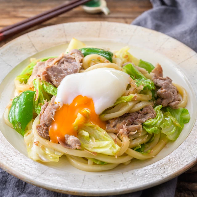 豚肉とキャベツの焼きうどん
