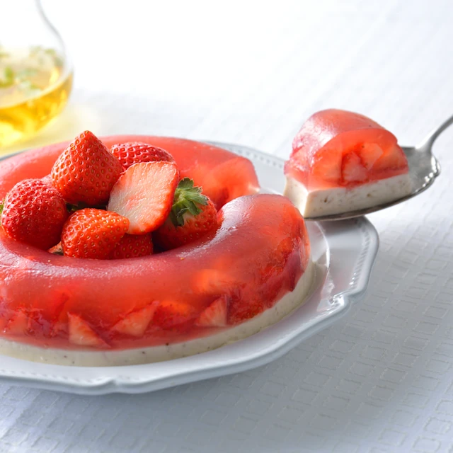 贅沢いちごのゼリーケーキ