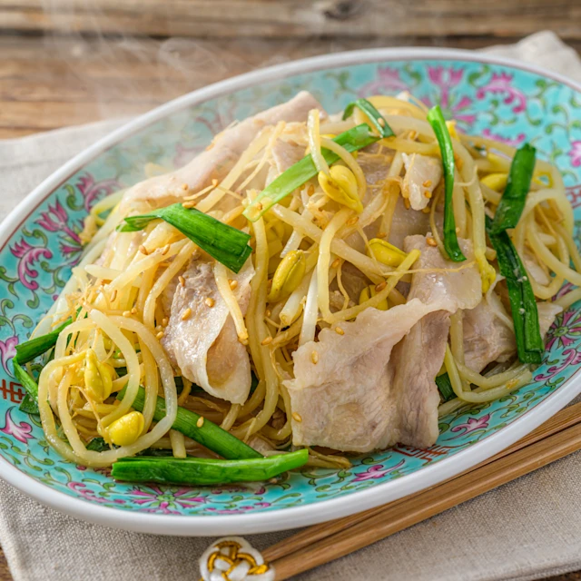 重ねるだけ!豚バラもやしの中華蒸し