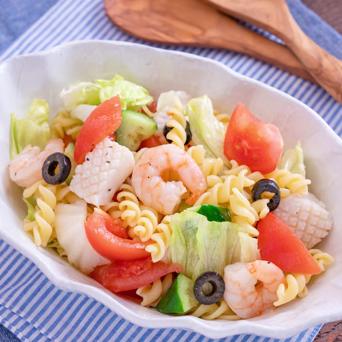 トマトと魚介のパスタサラダ