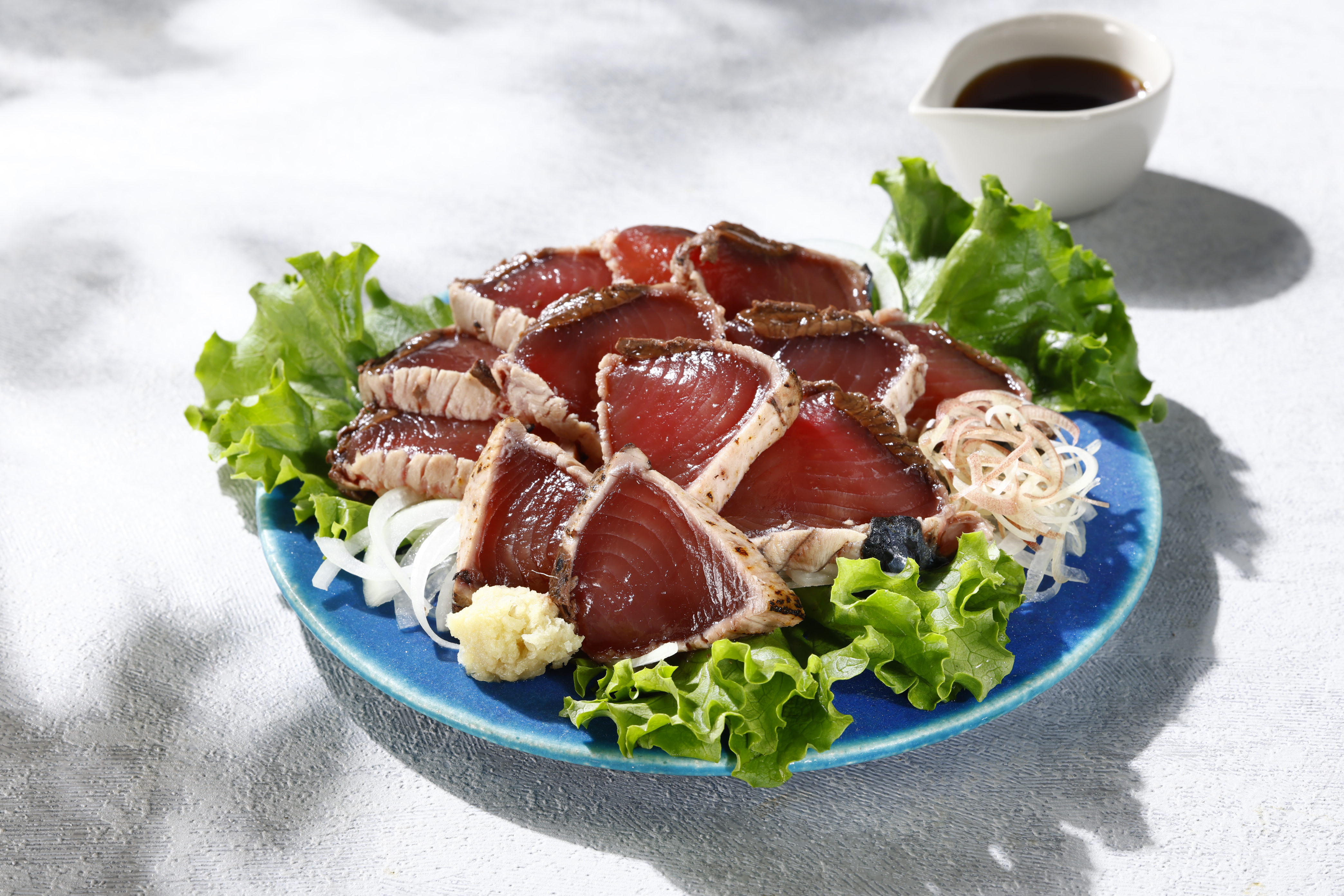 カツオと新玉ねぎのサラダ | 食品・日用品を豊富にそろえた