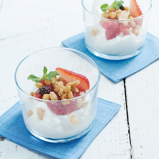 ギリシャヨーグルトのストロベリープチパフェ