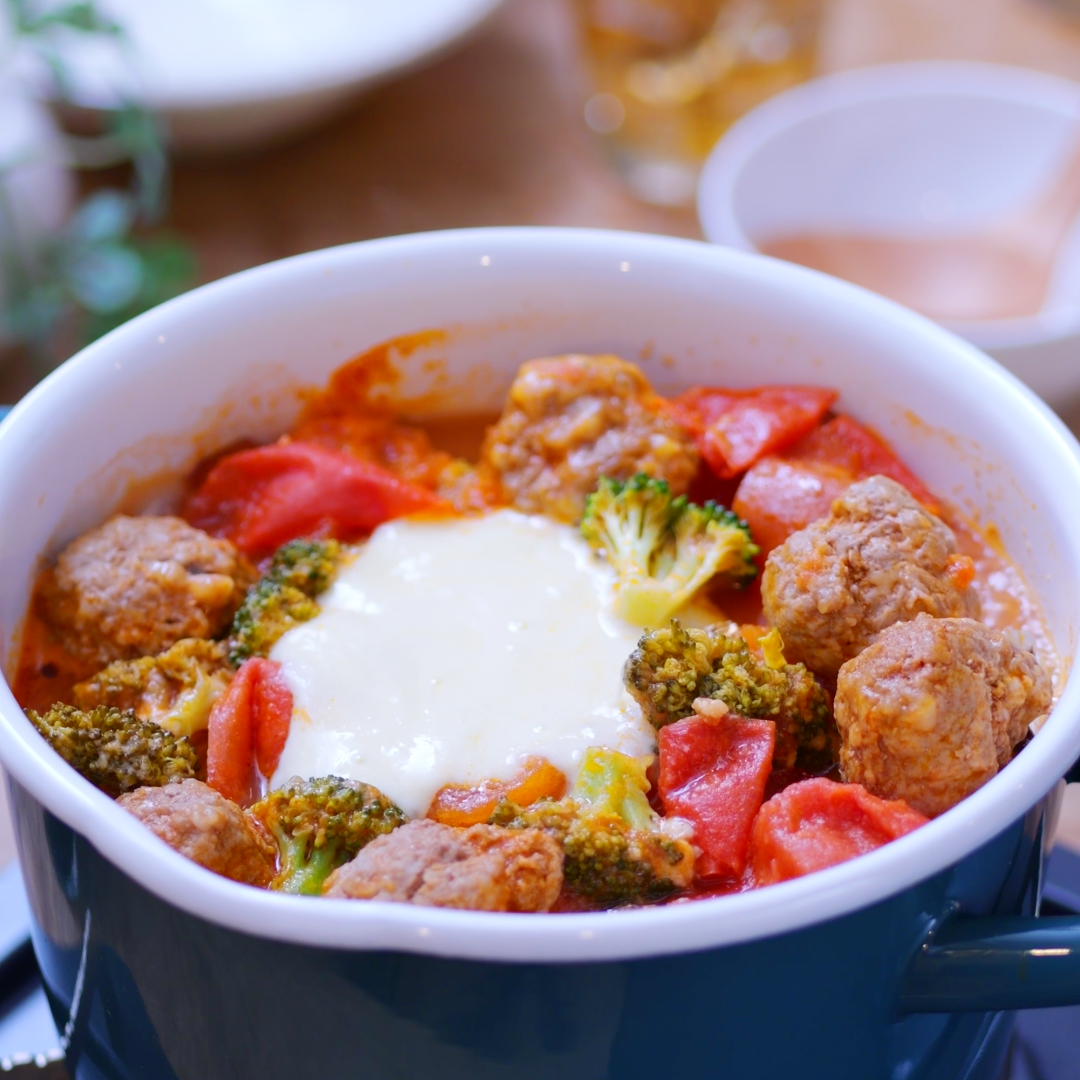 とろ〜りチーズに野菜もたっぷり！トマトチーズ鍋